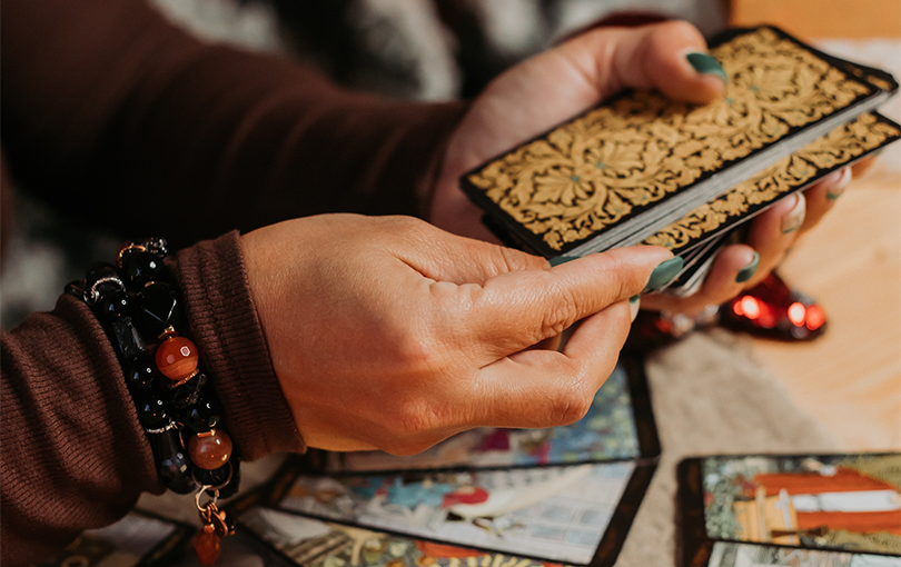 Quais as diferenças entre baralho cigano e tarot?